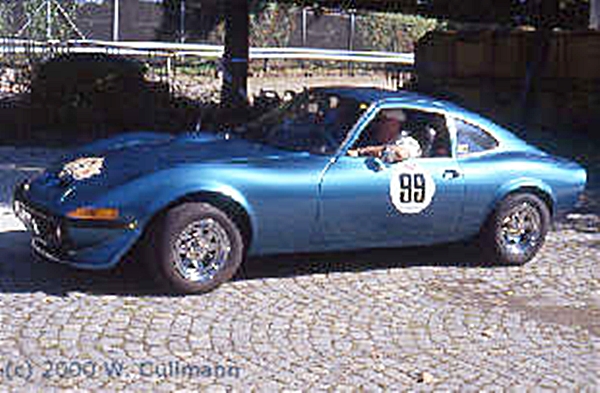 blauer Opel GT