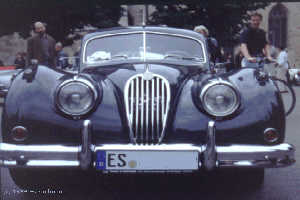 dunkelblauer Jaguar XK 140