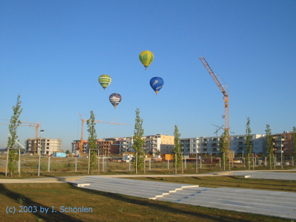 Vier Heiluftballone am Himmel von Scharnhausen