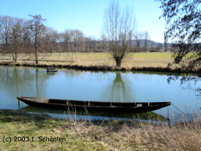 Kahn beim Wasserlehrpfad